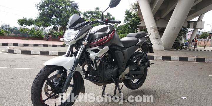 Yamaha fzs 2017